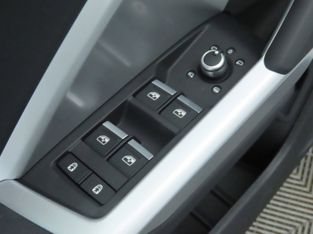 Used 2025 Audi Q3 2.0T Premium w/ Convenience Package image 24