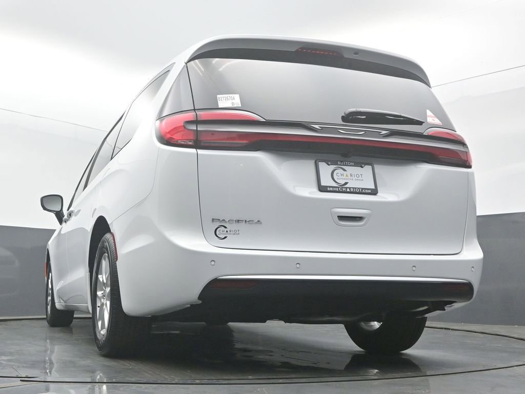 New 2027 Chrysler Pacifica Select FWD image 47