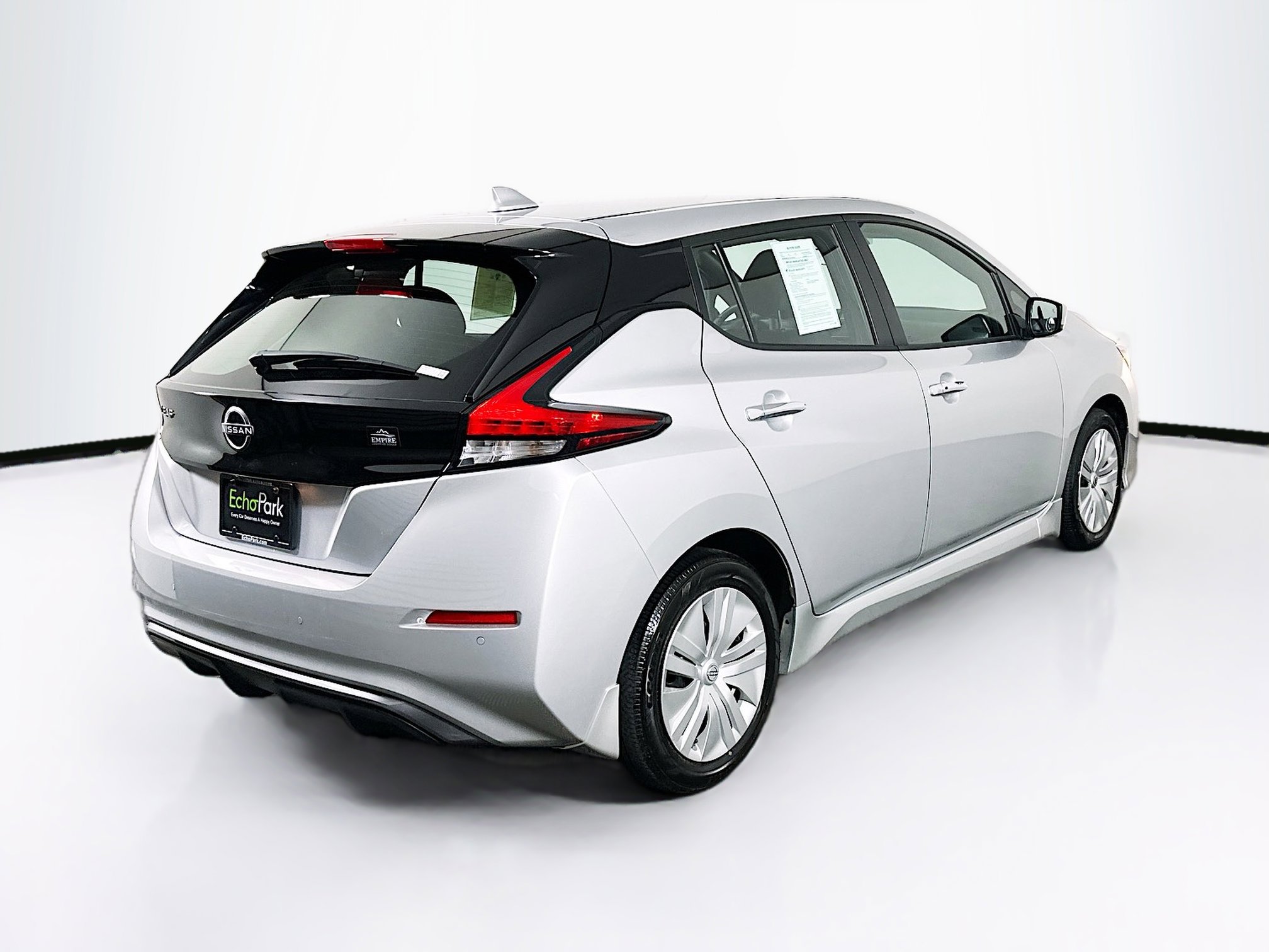 Used 2025 Nissan Leaf S image 9