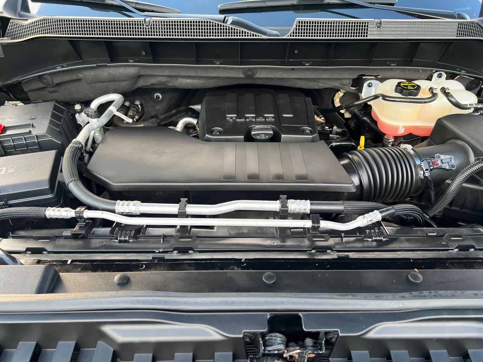 Used 2024 Chevrolet Silverado 1500 LT AWD/4WD image 8