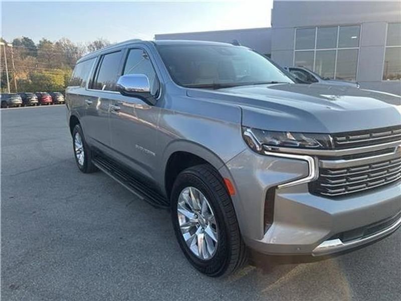Used 2024 Chevrolet Suburban Premier AWD/4WD image 30