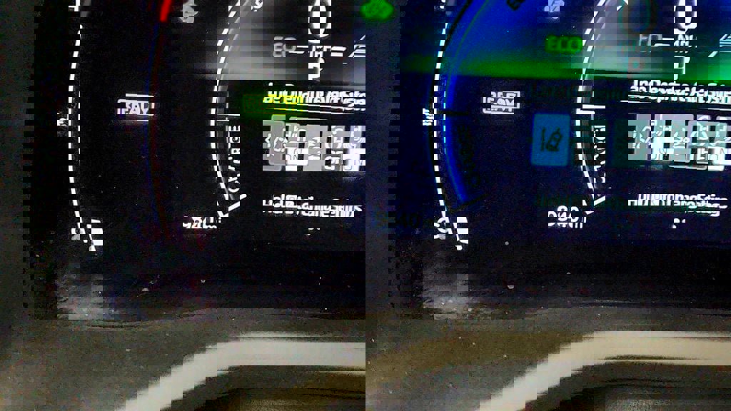 Used 2025 Toyota Camry SE w/ Convenience Package image 14