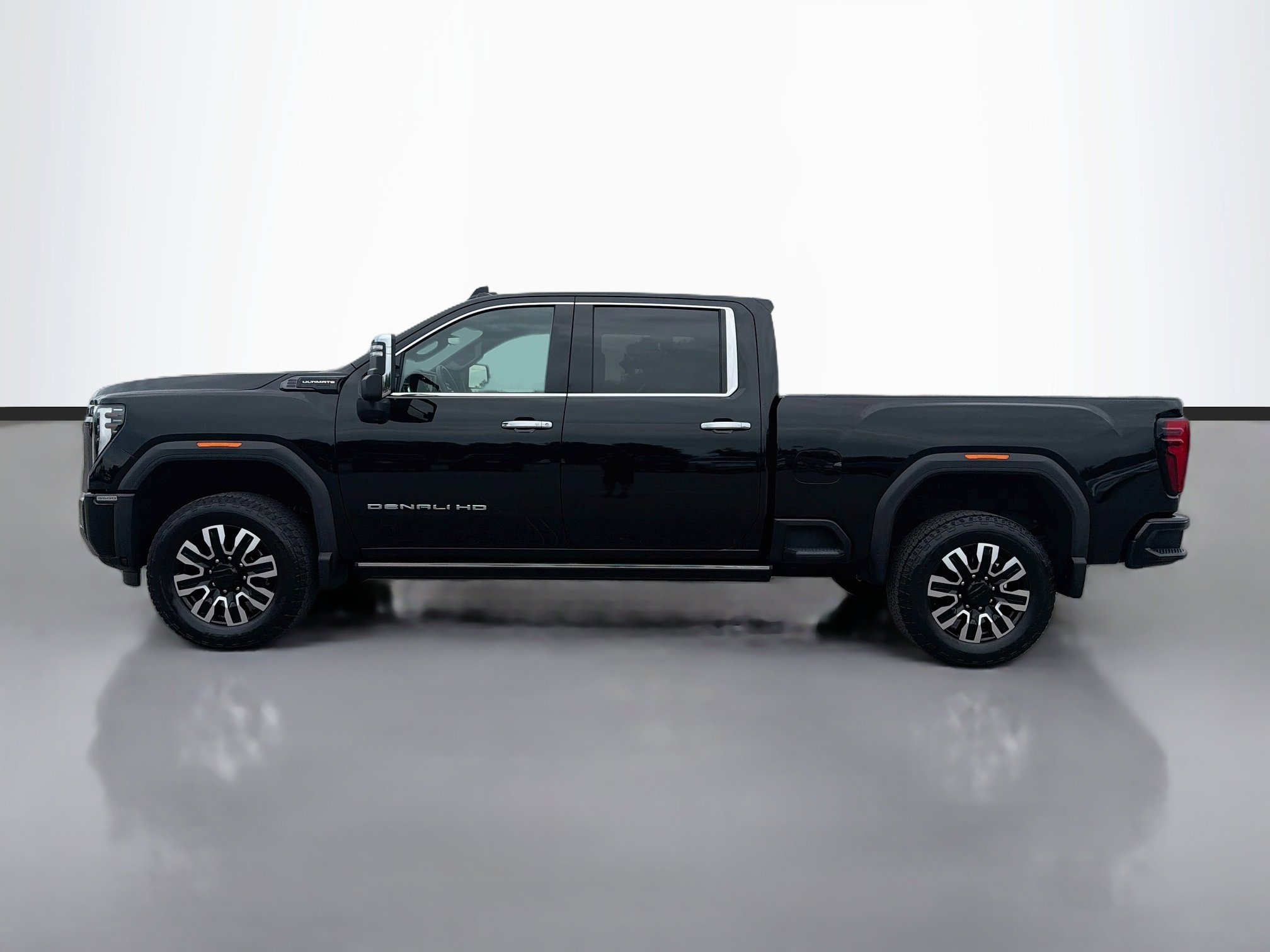Used 2024 GMC Sierra 3500 Denali Ultimate AWD/4WD image 2