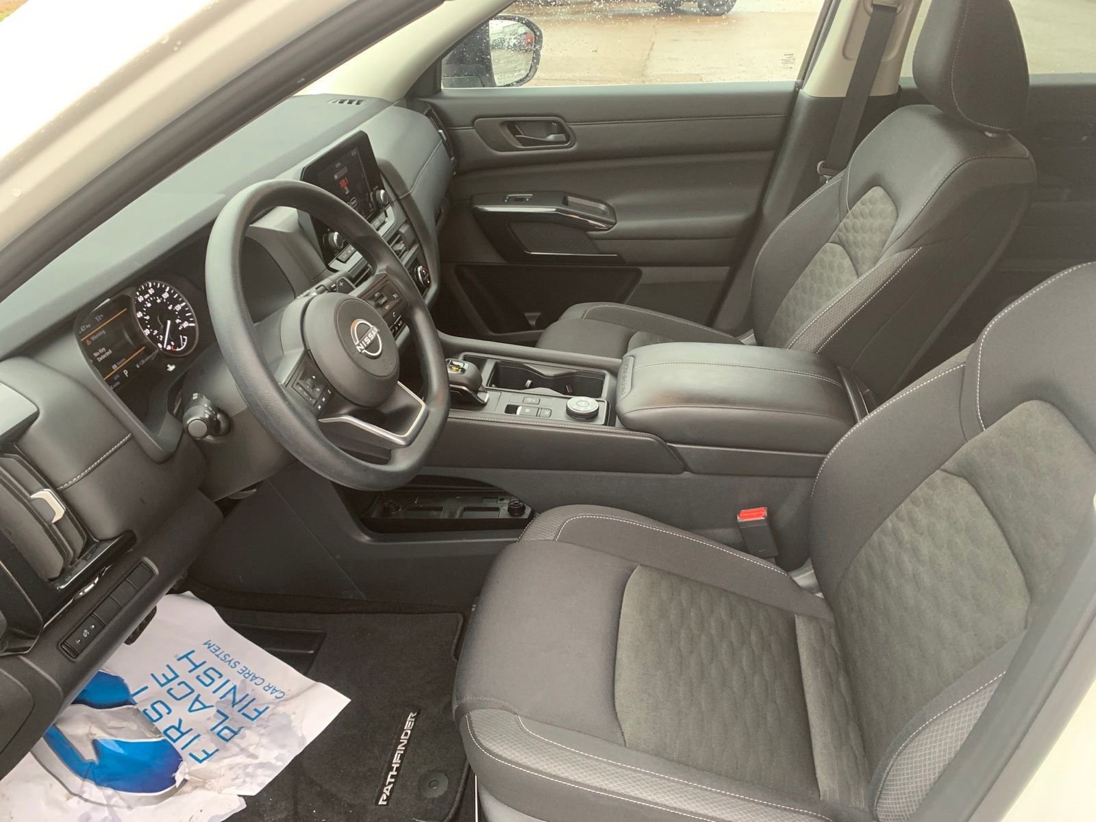 Used 2025 Nissan Pathfinder S image 21