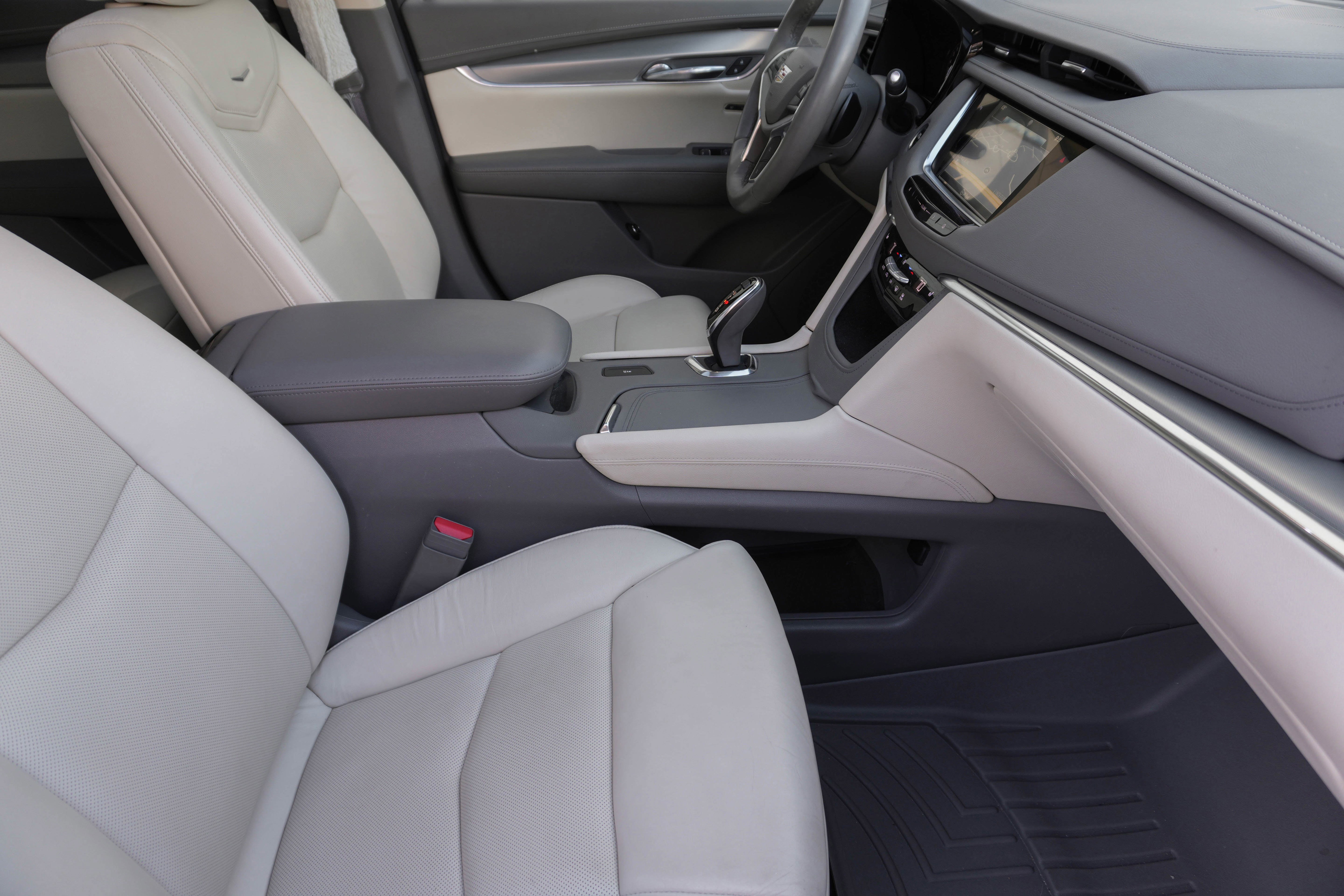 Used 2017 Cadillac XT5 Luxury w/ Driver Awareness Package image 31