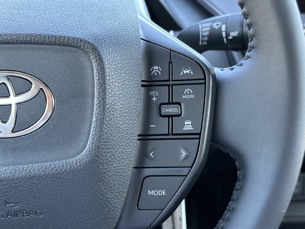 New 2027 Toyota Prius LE FWD image 30