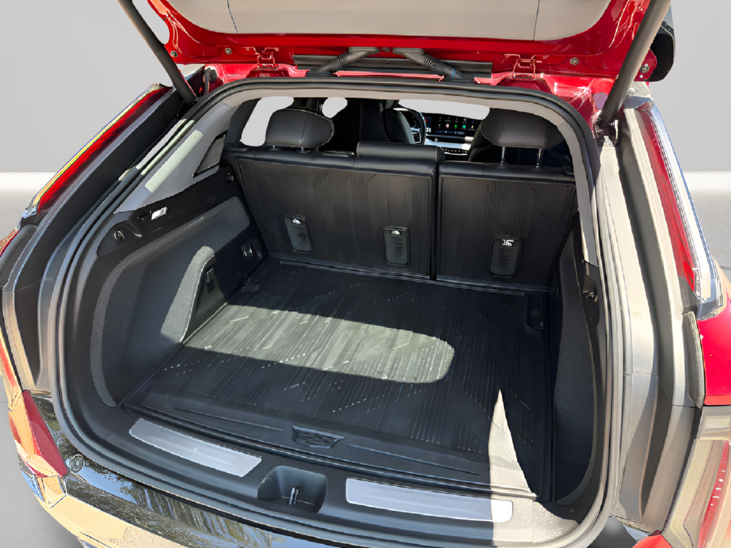Certified 2025 Cadillac Optiq Sport 2 w/ LPO, Floor Liner Package AWD/4WD image 44