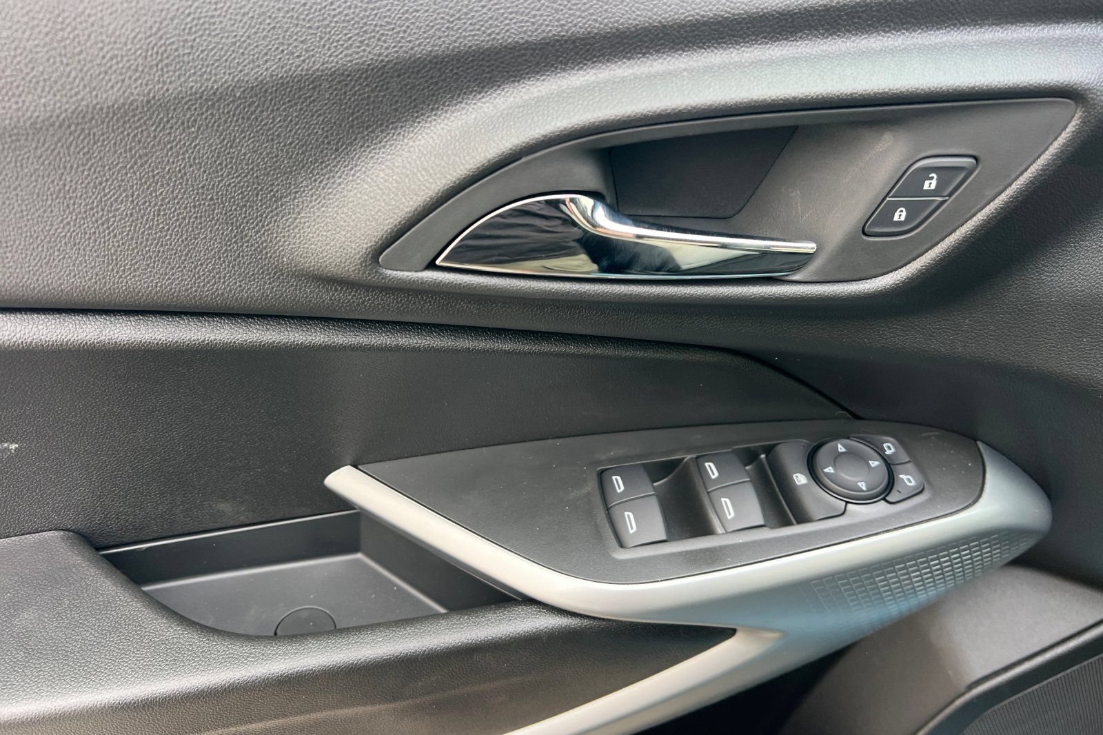 New 2026 Chevrolet Trax LS w/ LS Convenience Package FWD image 7