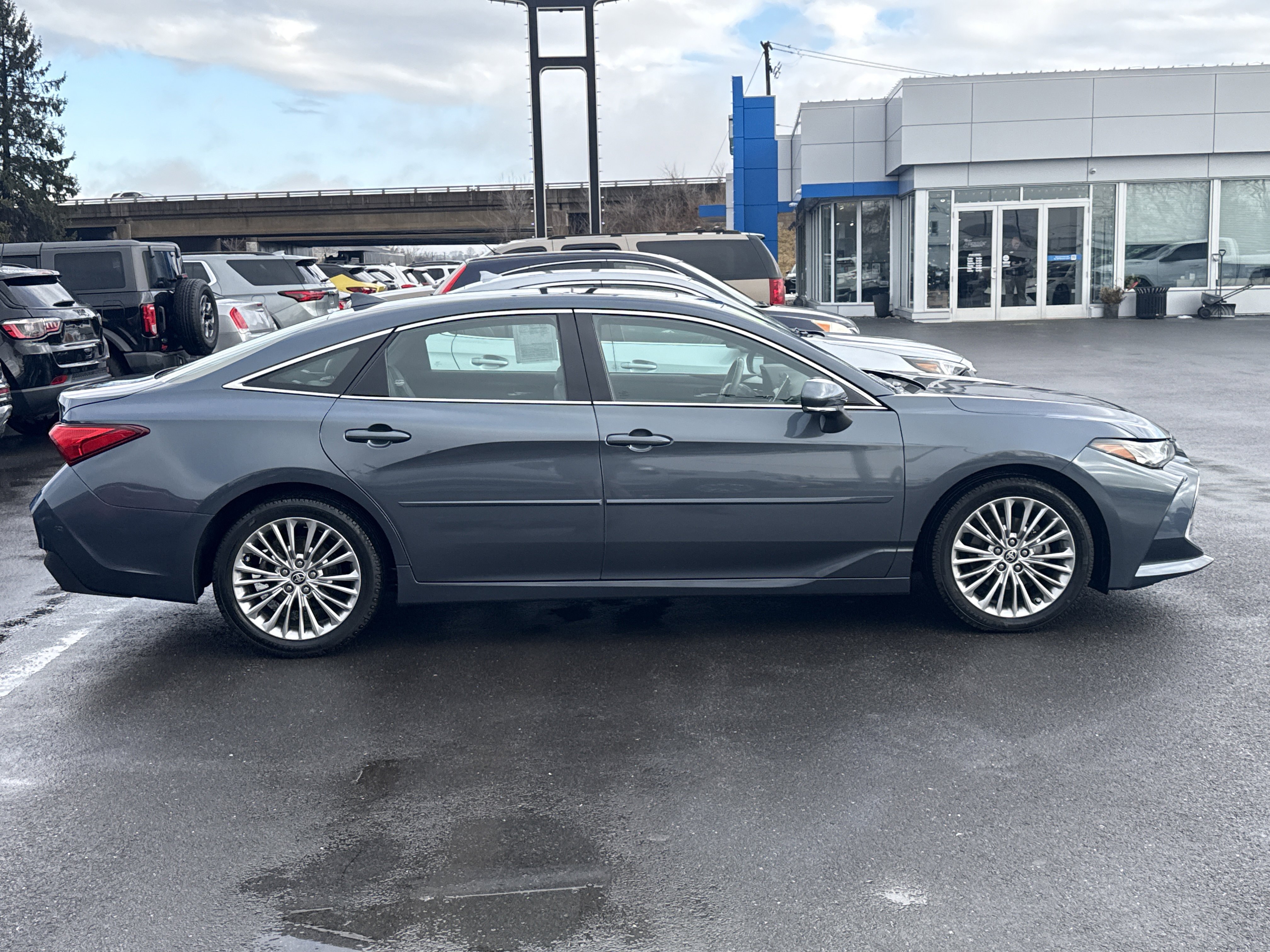 Used 2022 Toyota Avalon Limited video 2