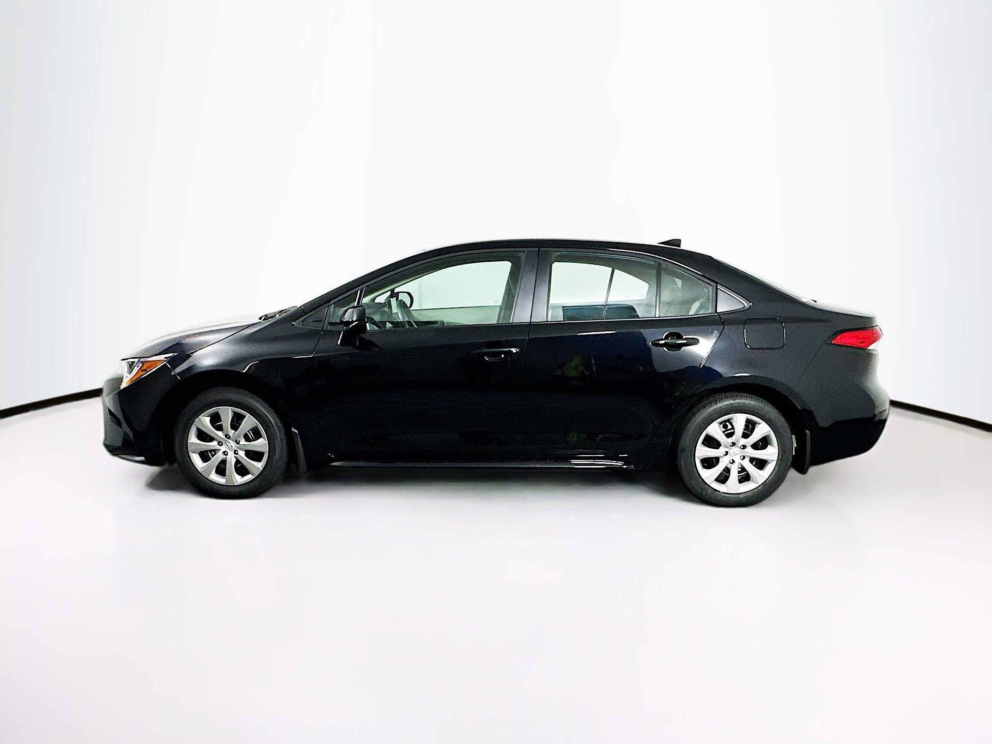 Used 2026 Toyota Corolla LE FWD image 4