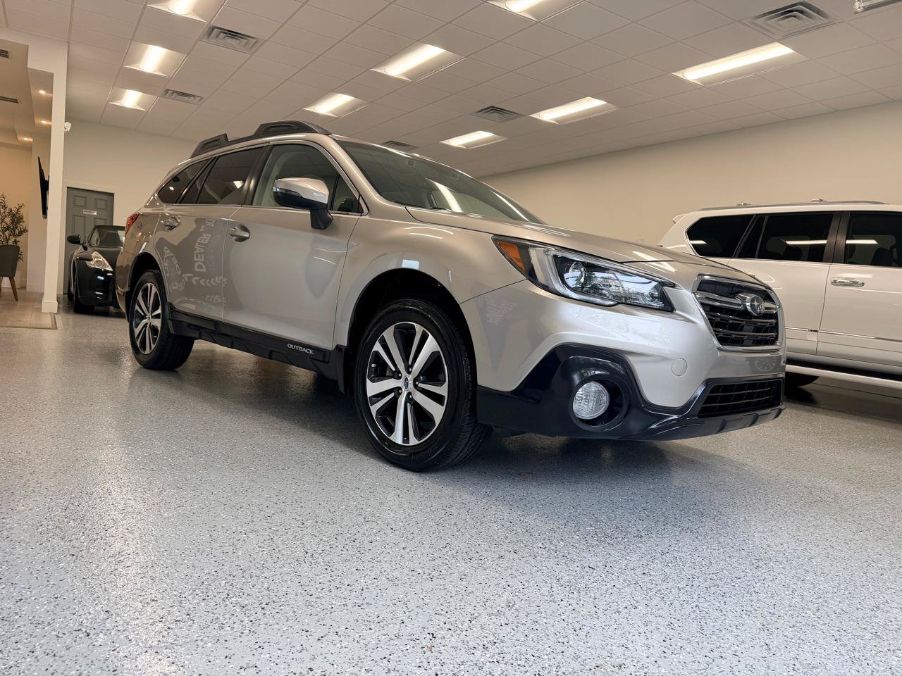 Used 2018 Subaru Outback 2.5i Limited AWD/4WD image 12