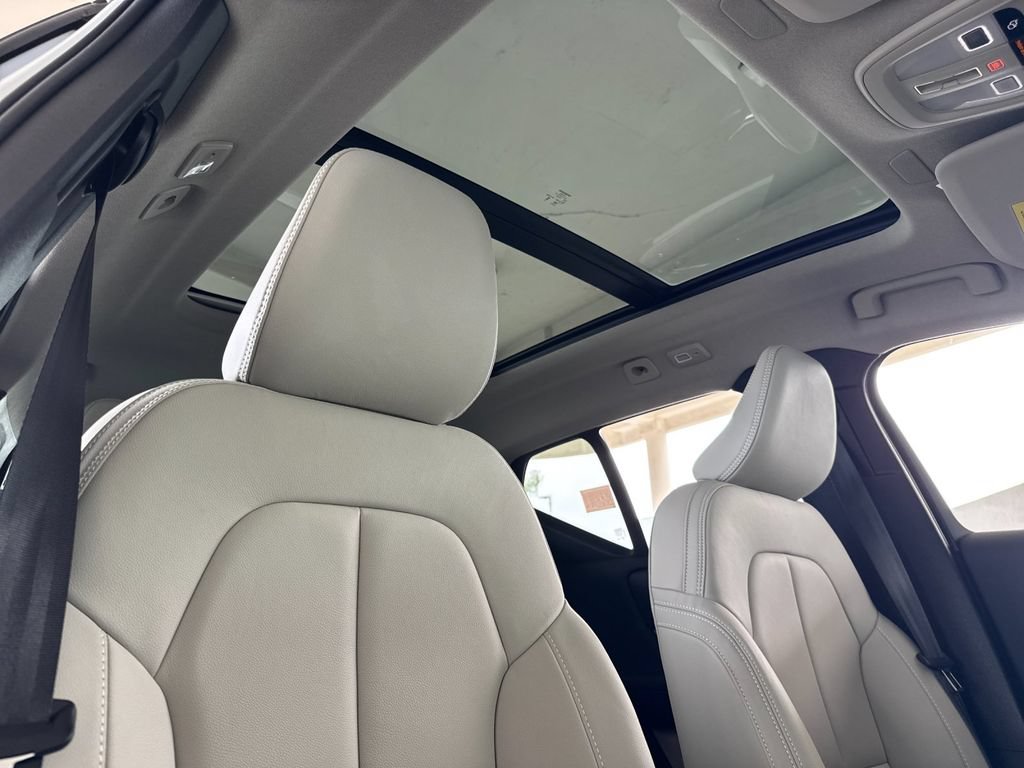 New 2026 Volvo XC40 B5 Ultra w/ Protection Package Premier AWD/4WD image 16