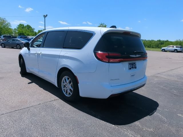 Used 2024 Chrysler Pacifica Touring-L FWD image 31