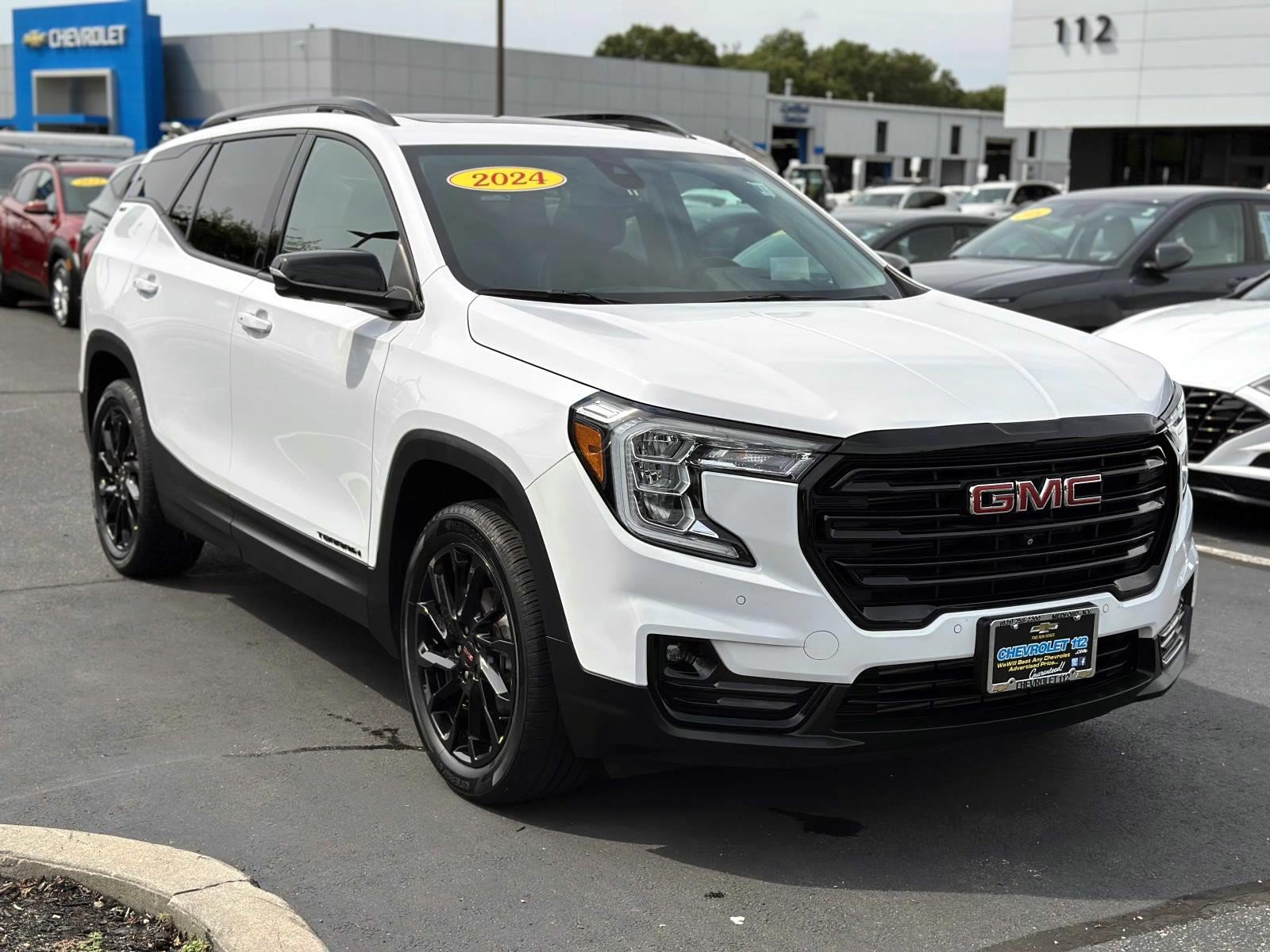 Used 2024 GMC Terrain SLT w/ Infotainment Package II AWD/4WD image 5