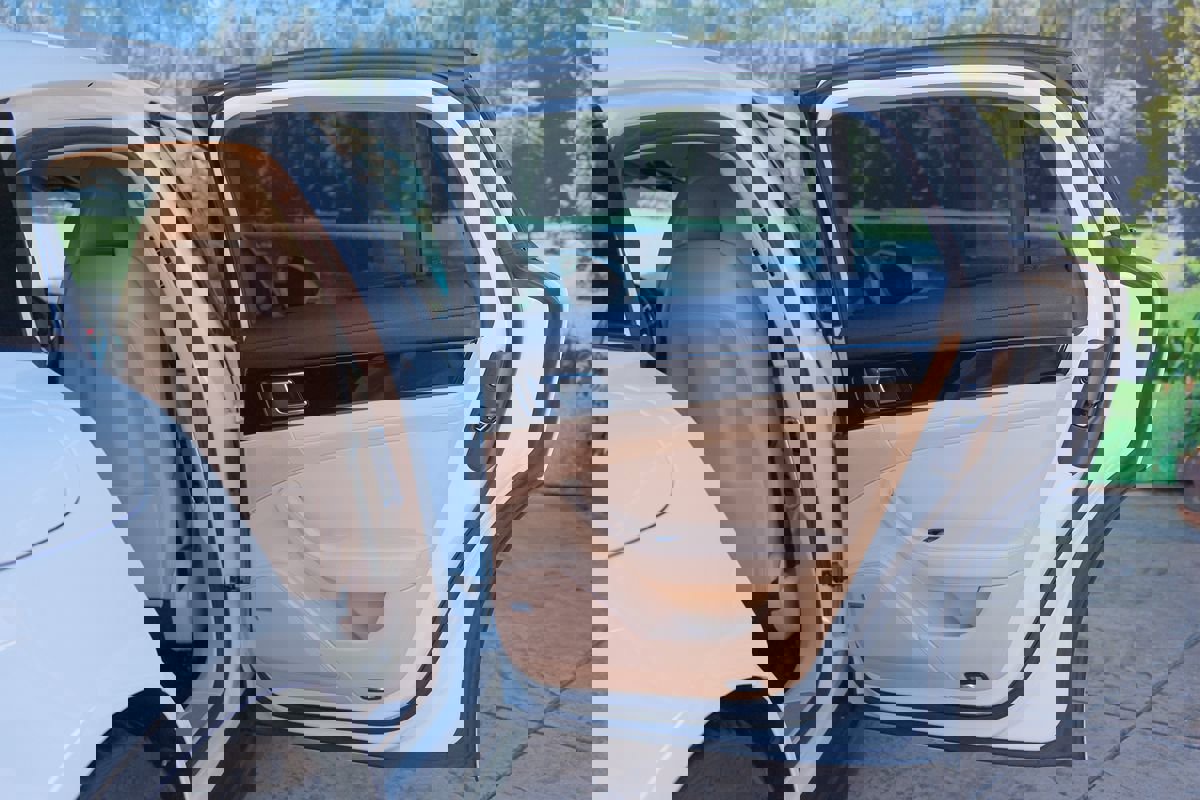 Used 2017 Porsche Panamera image 30