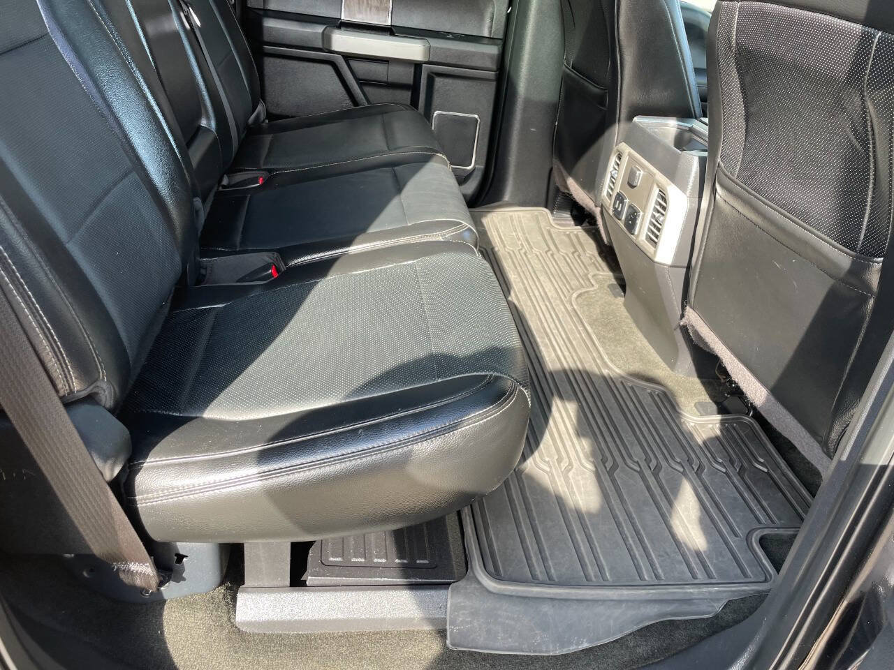 Used 2017 Ford F350 Lariat w/ Lariat Ultimate Package AWD/4WD image 28