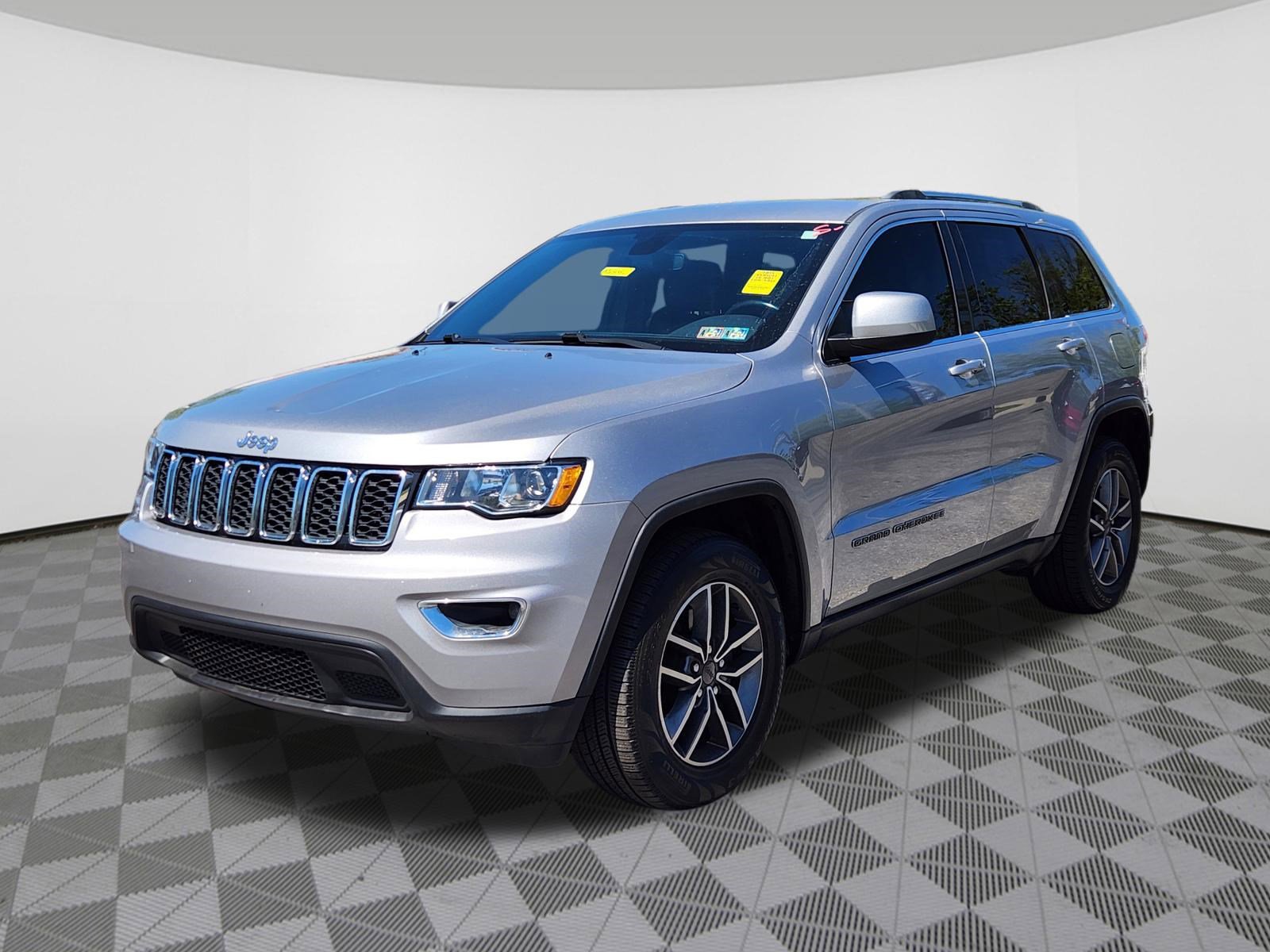 Used 2020 Jeep Grand Cherokee Laredo w/ Laredo X Package RWD image 2