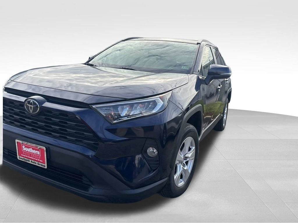 Used 2020 Toyota RAV4 XLE image 4