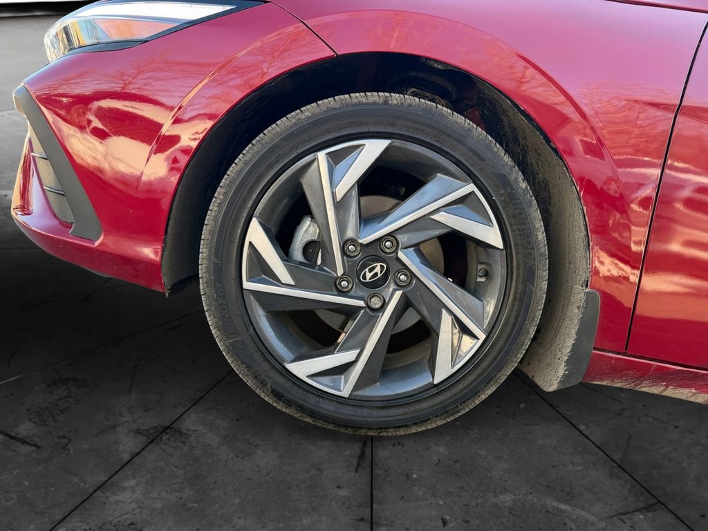 Certified 2025 Hyundai Elantra SEL FWD image 14