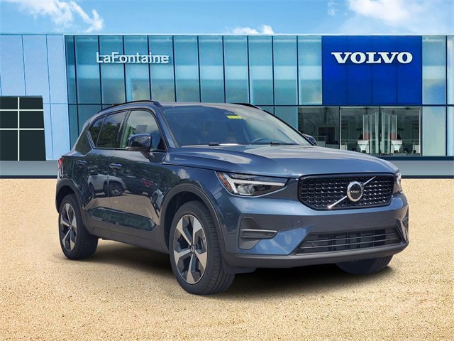 New 2026 Volvo XC40 B5 Core w/ Protection Package Premier image 3