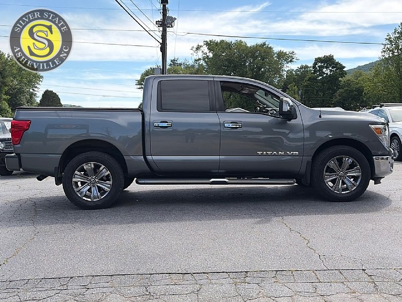 Used 2018 Nissan Titan SL w/ Chrome Package AWD/4WD image 7