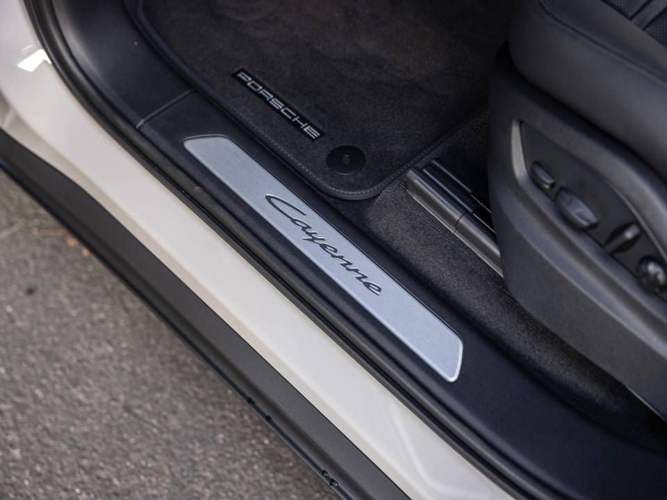 Certified 2026 Porsche Cayenne AWD/4WD image 18
