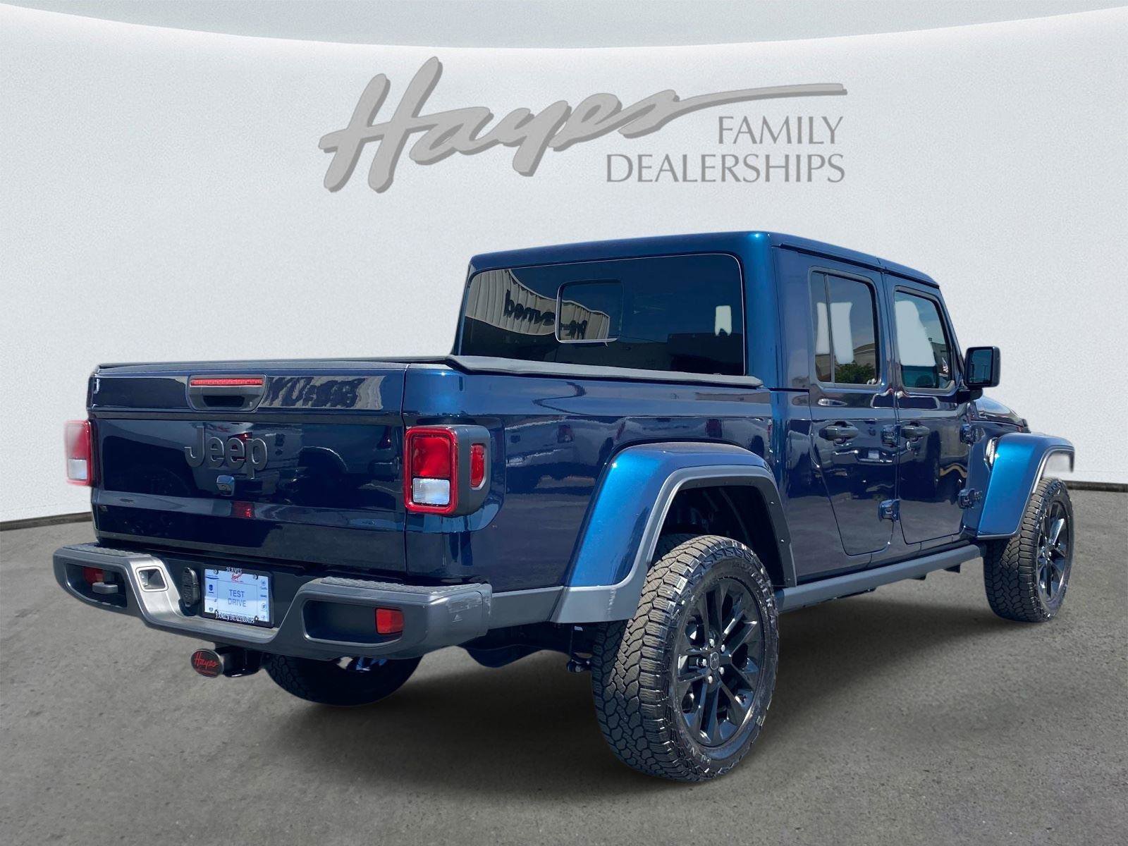 Used 2025 Jeep Gladiator Sport AWD/4WD video 3