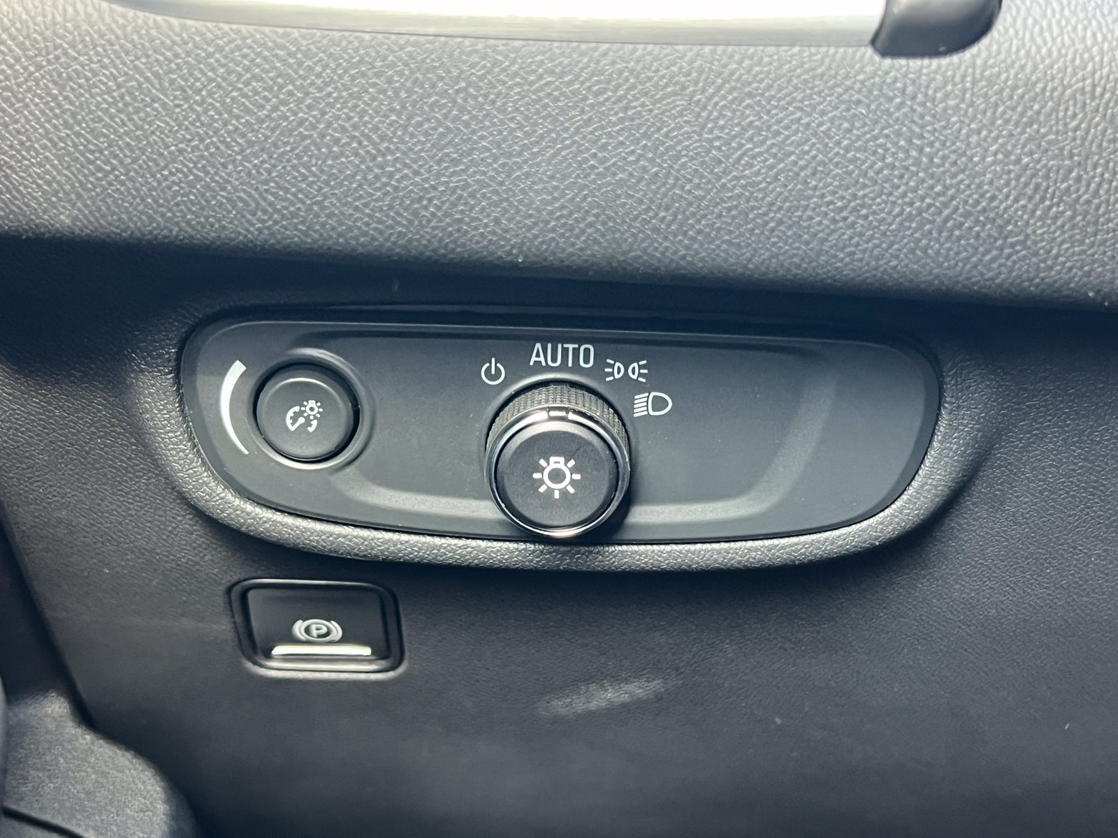 Used 2020 GMC Terrain SLE FWD image 16
