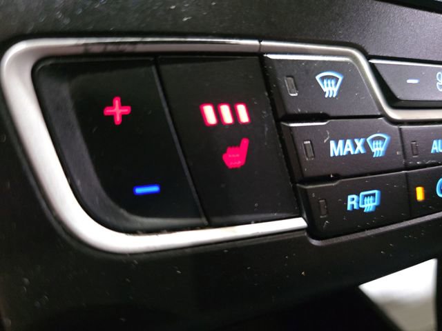 Used 2017 Ford Fusion SE w/ Fusion SE Technology Package FWD image 32