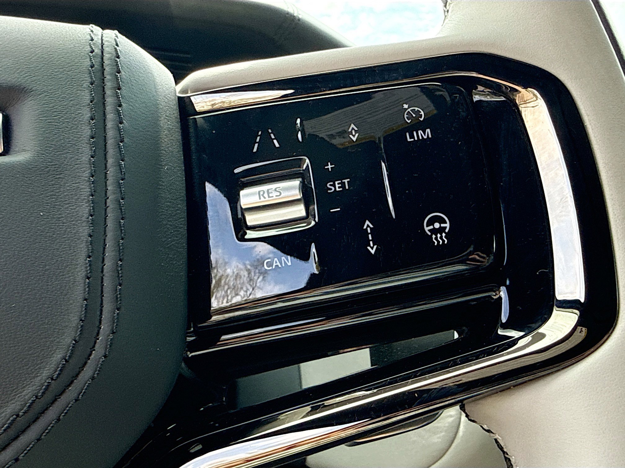 Used 2026 Land Rover Range Rover Velar Dynamic SE image 38