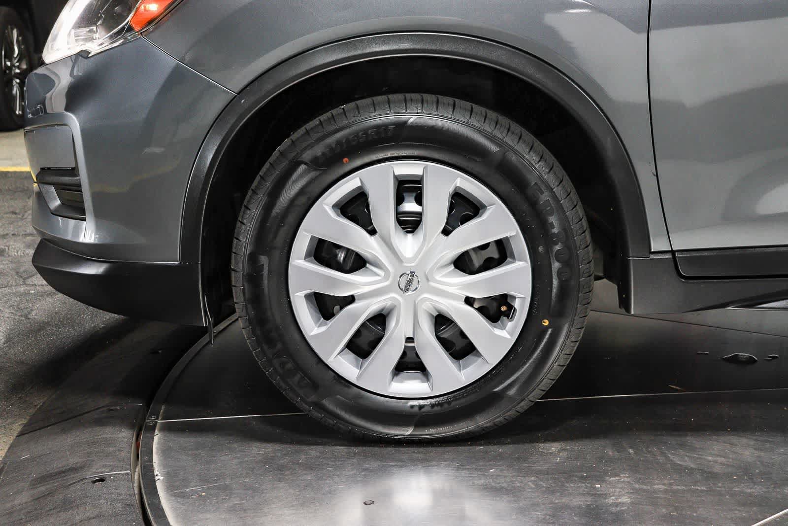 Used 2017 Nissan Rogue S FWD image 6