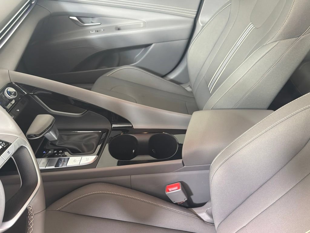 Certified 2025 Hyundai Elantra SEL FWD image 20