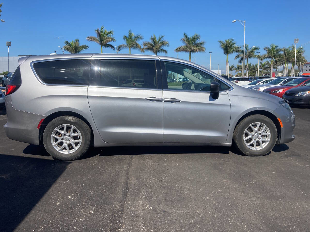 Used 2017 Chrysler Pacifica LX
