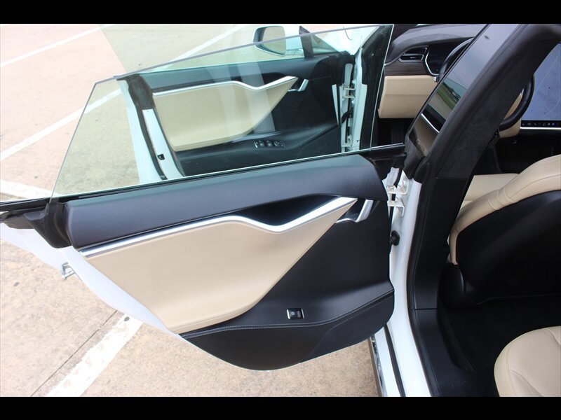Used 2015 Tesla Model S 85D AWD/4WD image 23