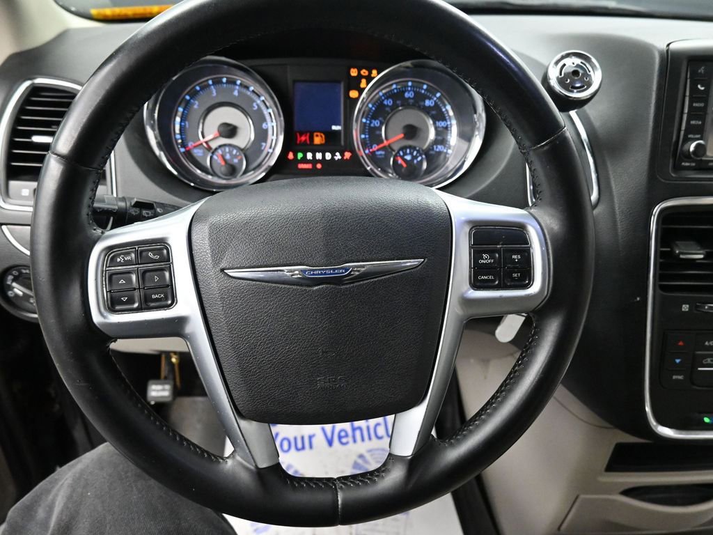 Used 2013 Chrysler Town & Country Touring image 30