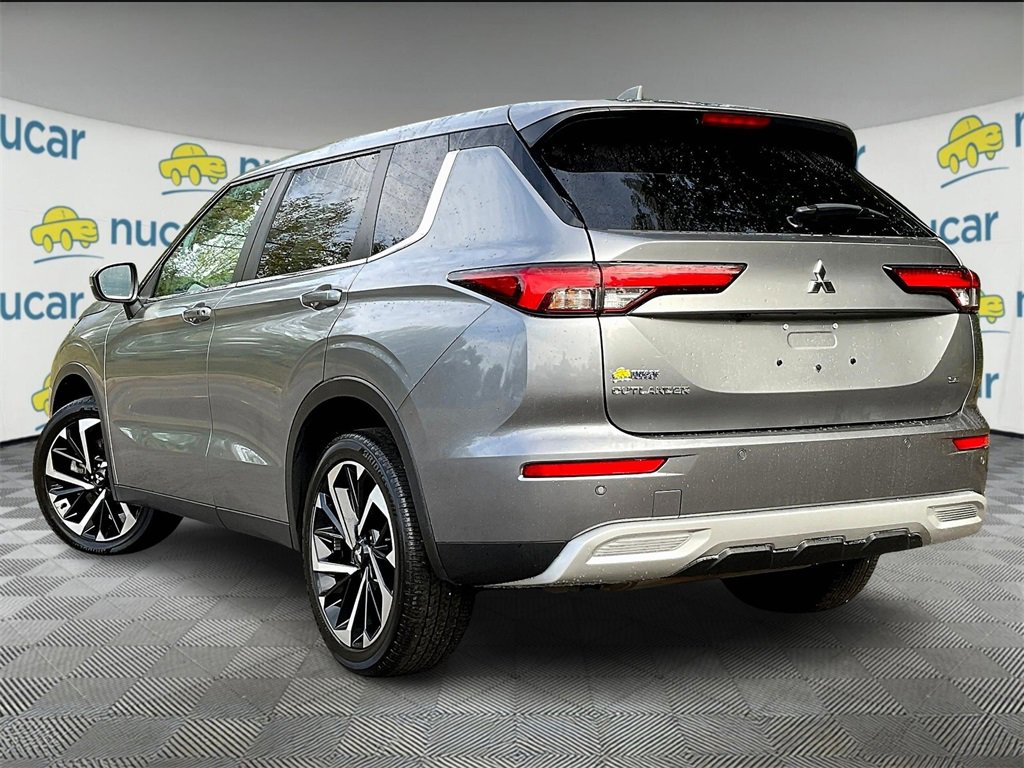 Used 2024 Mitsubishi Outlander SE image 4