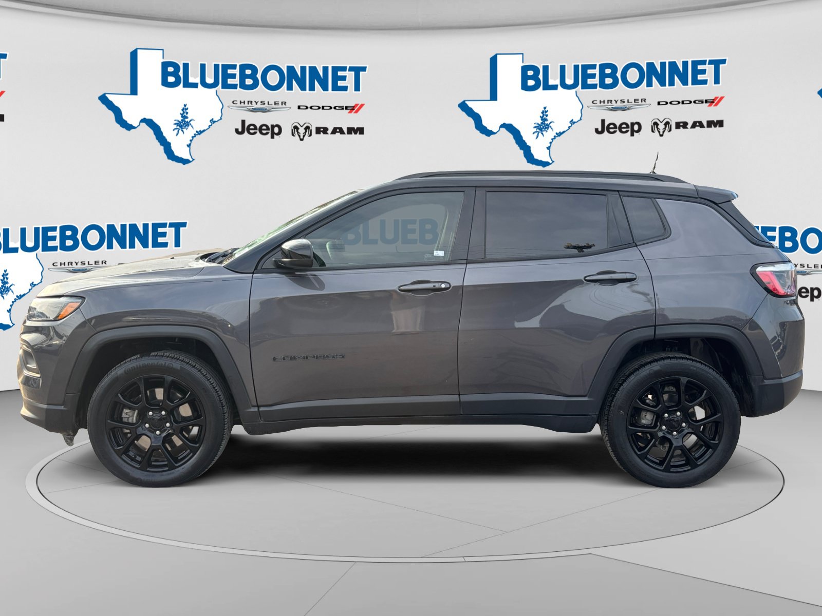 Used 2024 Jeep Compass Latitude w/ Convenience Group AWD/4WD image 8