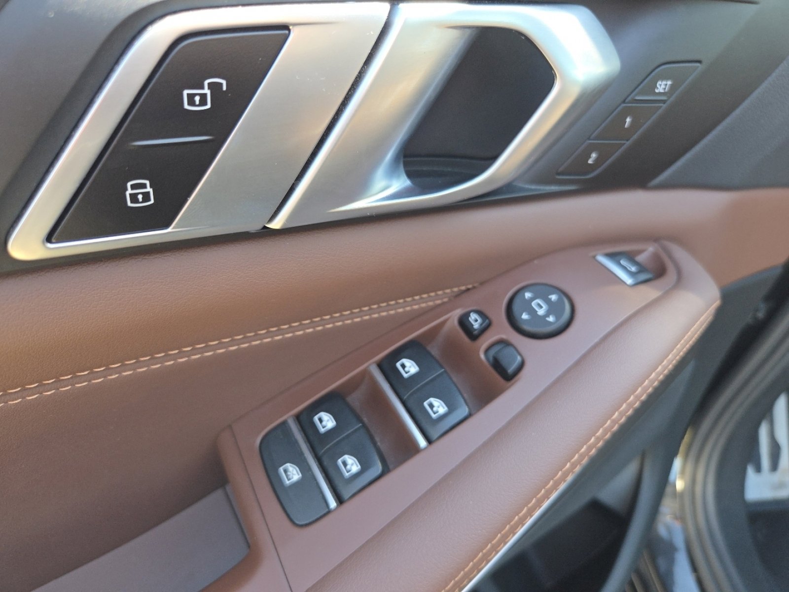 Used 2023 BMW X5 xDrive40i w/ M Sport Package image 28