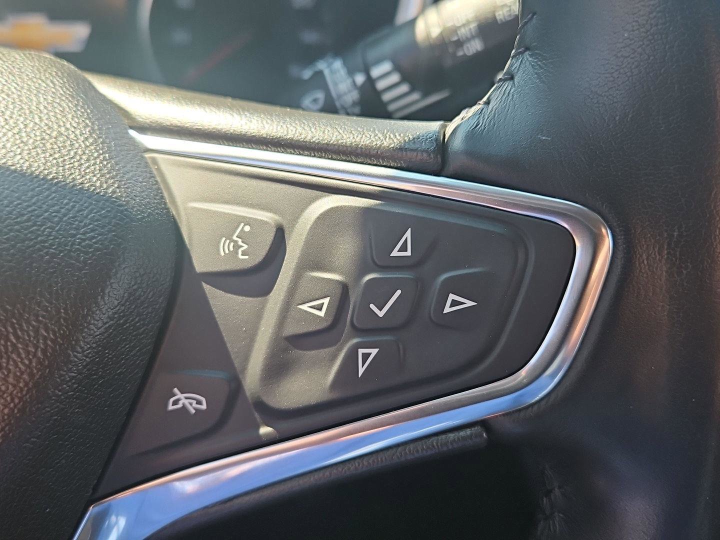 Used 2020 Chevrolet Equinox Premier w/ Premier Redline Edition FWD image 15