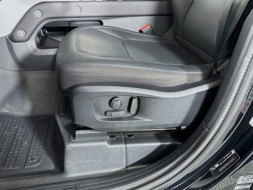 Used 2025 Land Rover Defender 110 S image 19