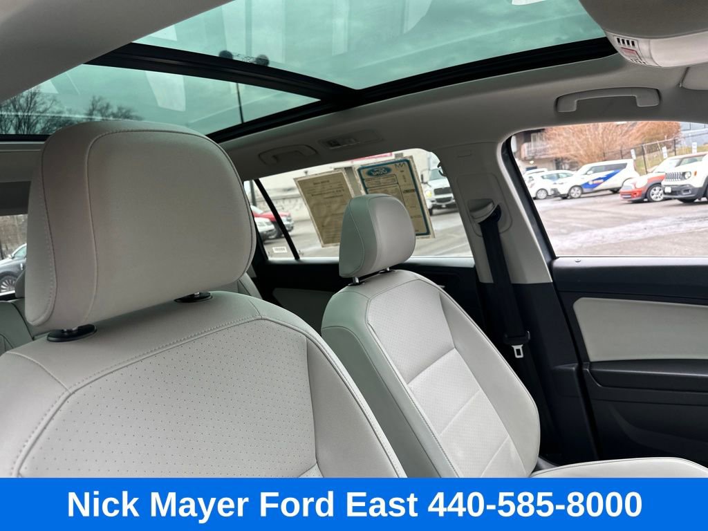 Used 2020 Volkswagen Tiguan SE w/ Panoramic Sunroof Package image 11
