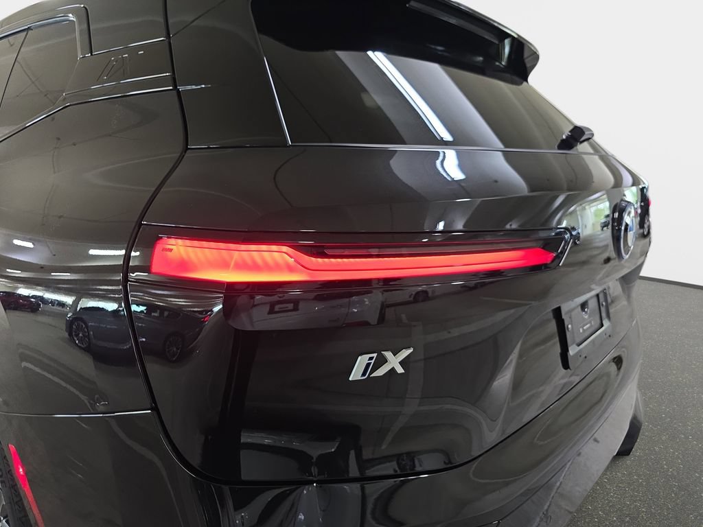 Used 2024 BMW iX xDrive50 w/ Sport Package AWD/4WD image 33