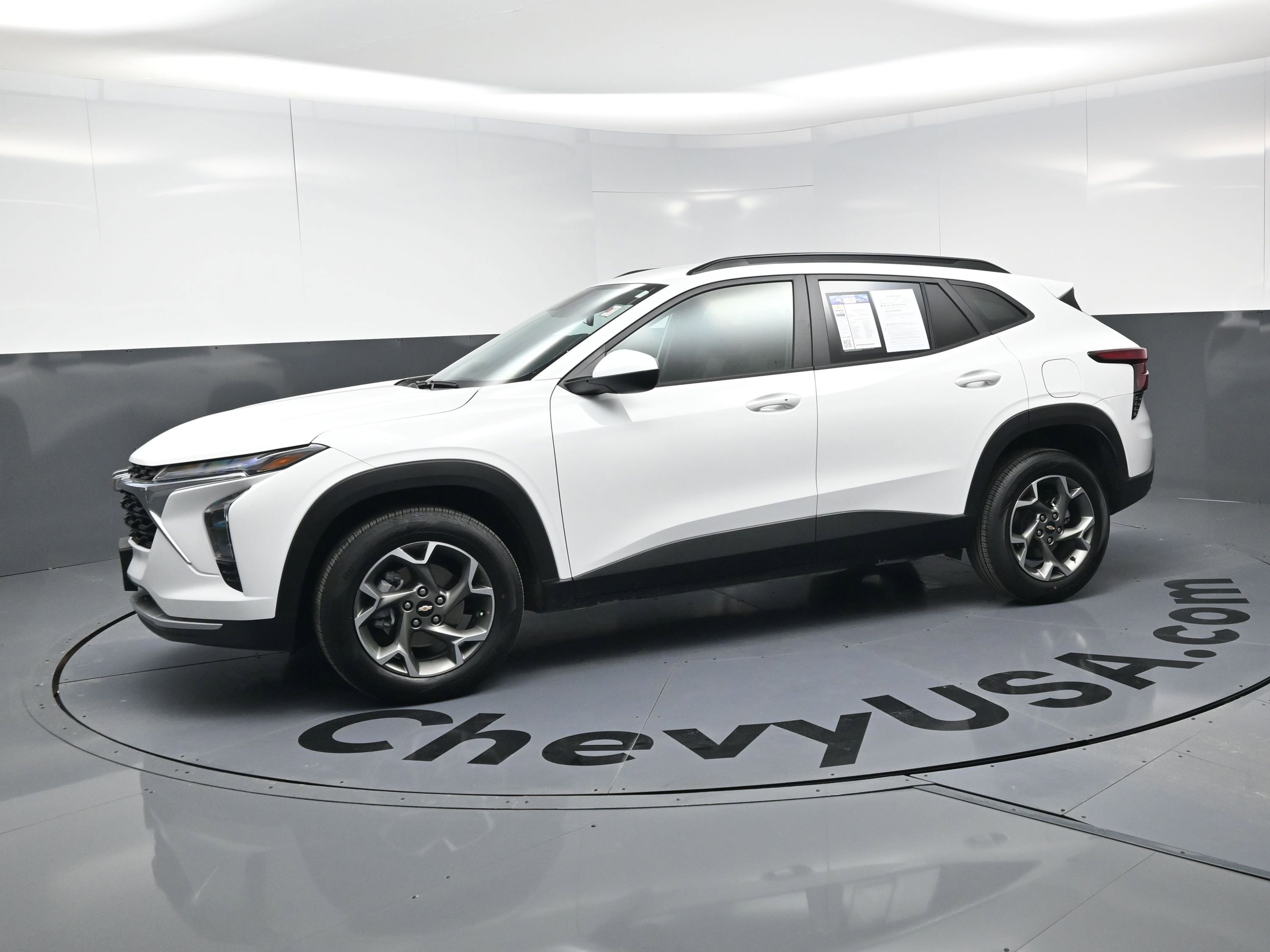 Used 2025 Chevrolet Trax LT w/ Driver Confidence Package image 6