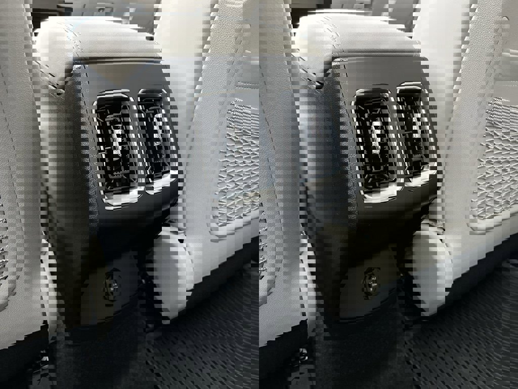 New 2026 Kia Sorento EX image 18