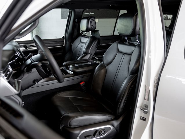 Used 2022 Jeep Wagoneer Series III w/ Premium Group I image 10