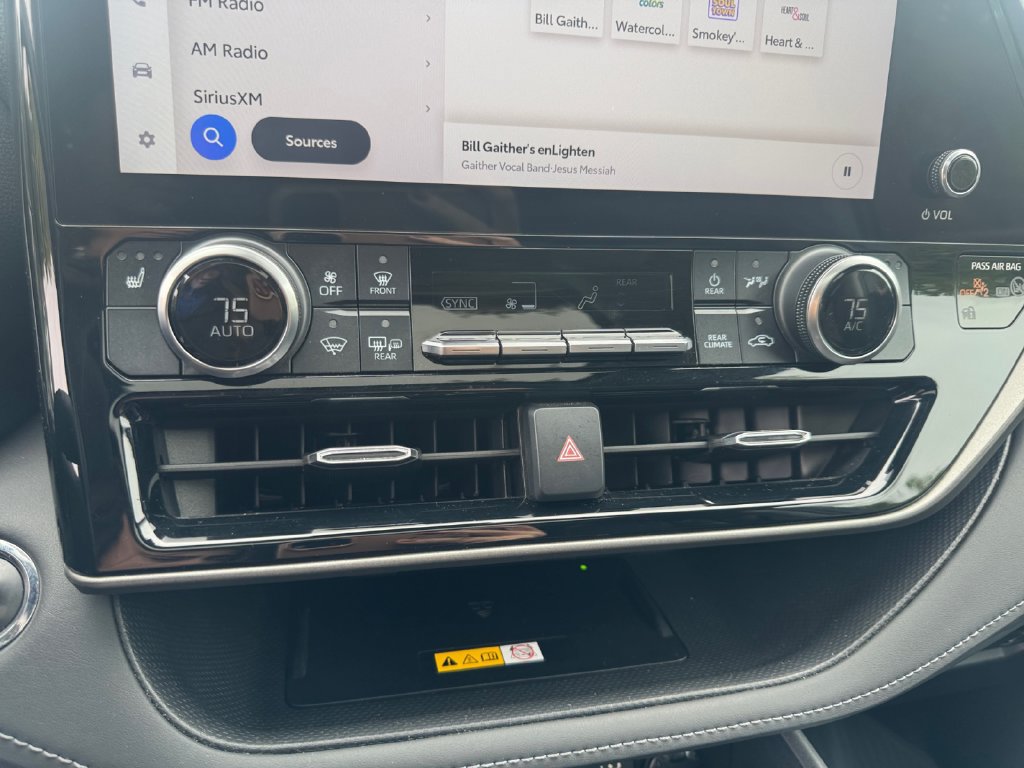 Used 2023 Toyota Highlander XLE AWD/4WD image 19