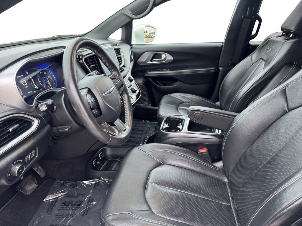 Used 2020 Chrysler Pacifica Touring-L Plus image 9