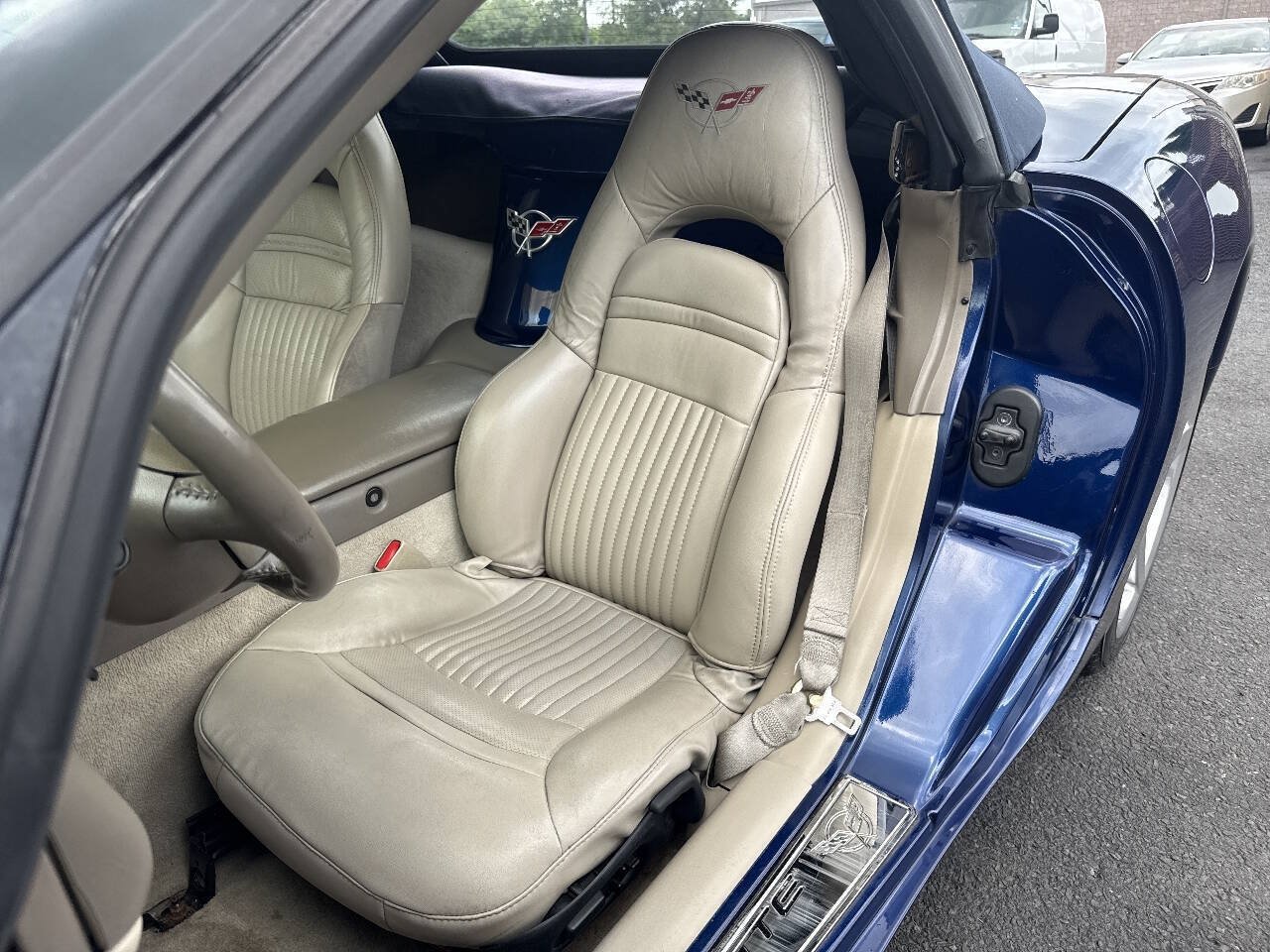 Used 2004 Chevrolet Corvette Convertible w/ Preferred Equipment Group RWD image 33