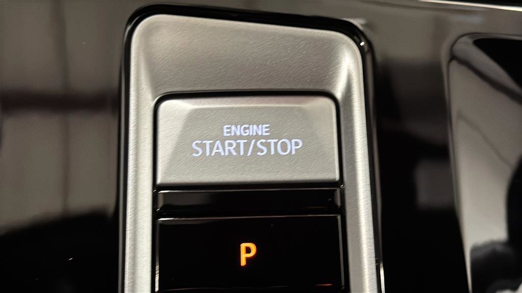 Used 2025 Volkswagen Atlas Cross Sport SEL Premium R-Line image 23