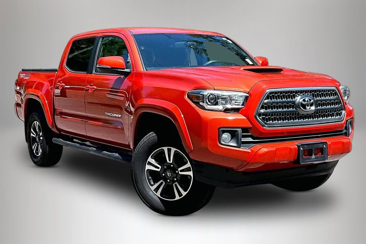 Used 2017 Toyota Tacoma TRD Sport w/ Tow Package (A/T) AWD/4WD image 2